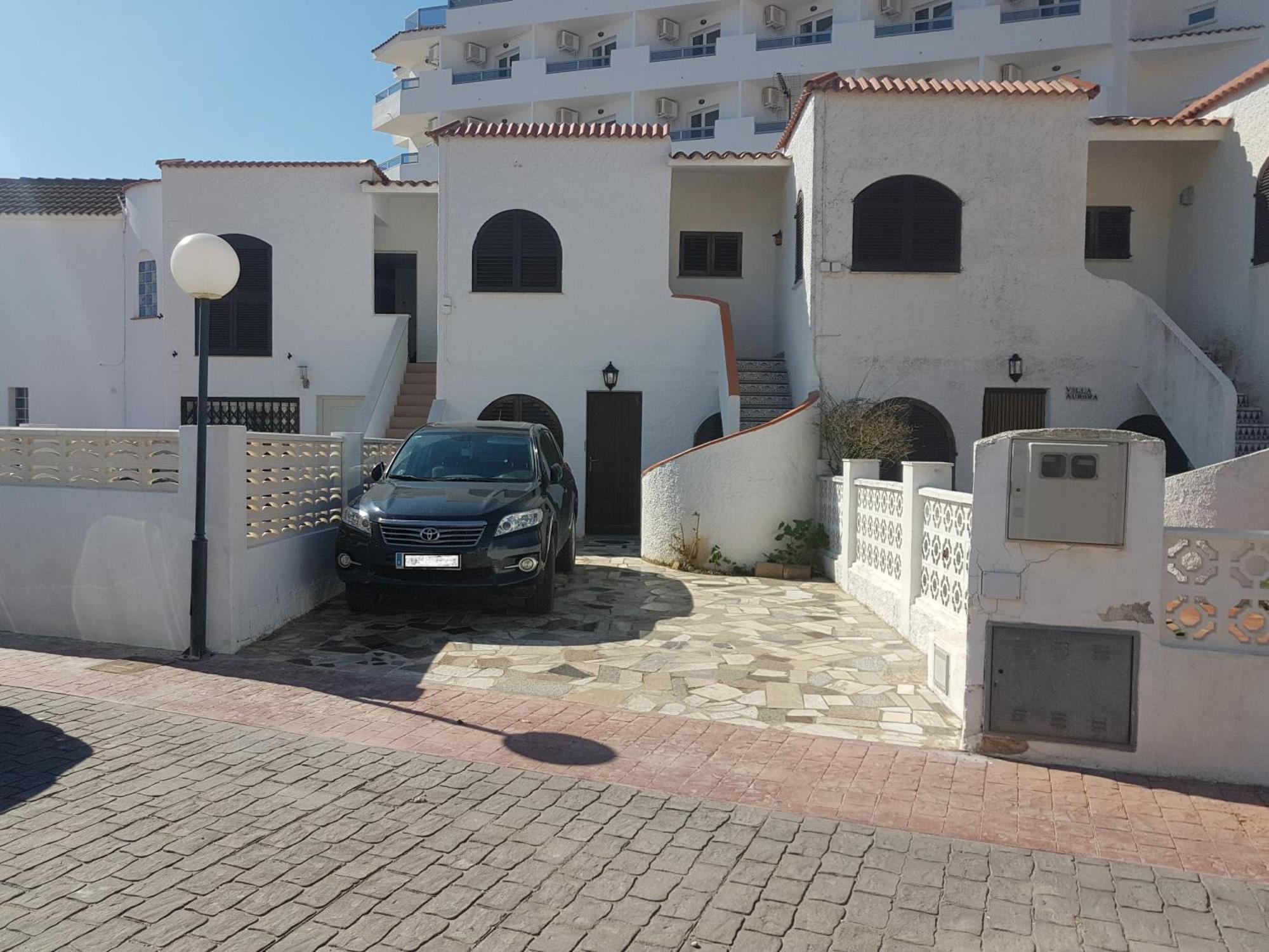 Beachside Apartment *